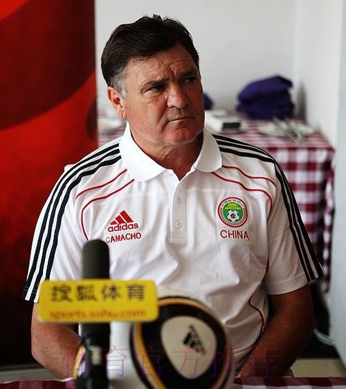 国足走进北京现代顺义工厂 卡马乔庆贺58岁生日 国足走进北京现代顺义工厂 卡马乔庆贺58岁生日